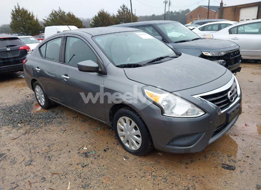 2017 Nissan Versa 1.6 SV (VIN 3N1CN7AP0HL876877) main photo