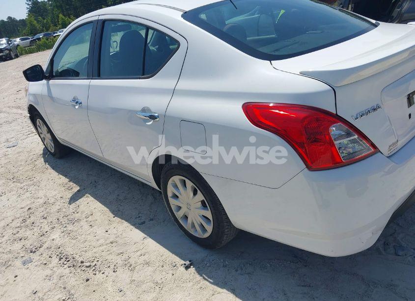 Photo 3 of 2018 Nissan Versa 1.6 SV (VIN 3N1CN7AP0JL834621)