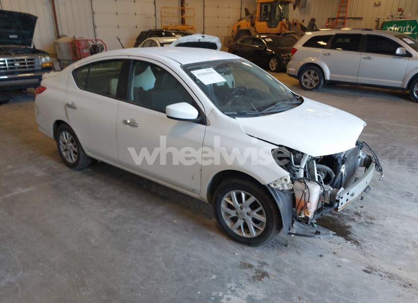 2018 Nissan Versa 1.6 SV (VIN 3N1CN7AP0JL857140) main photo