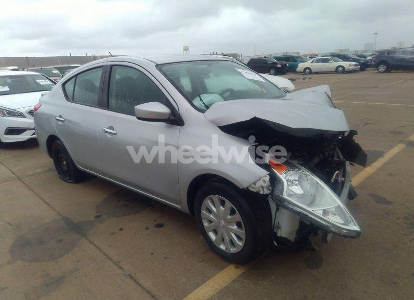 2019 Nissan Versa 1.6 SV (VIN 3N1CN7AP0KL843031) main photo