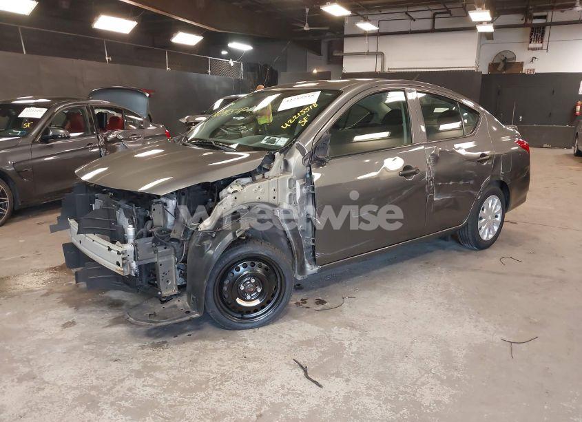 Photo 2 of 2019 Nissan Versa 1.6 S+ (VIN 3N1CN7AP0KL844180)
