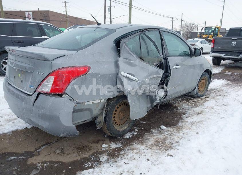 Photo 4 of 2014 Nissan Versa 1.6 SV (VIN 3N1CN7AP1EL814190)