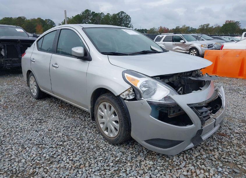 2015 Nissan Versa 1.6 SV (VIN 3N1CN7AP1FL809220) main photo