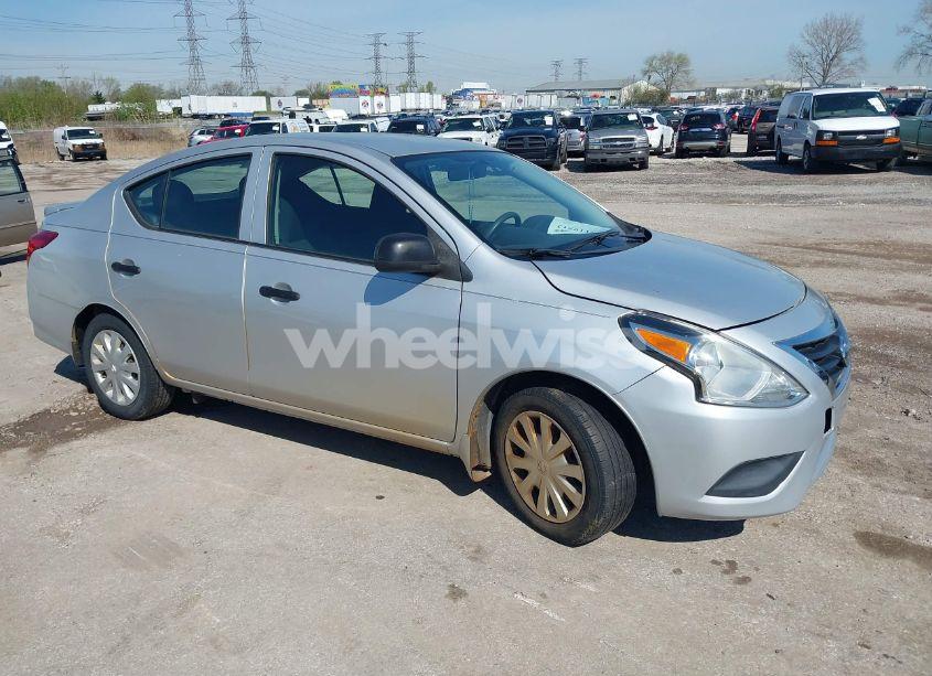 2015 Nissan Versa 1.6 S+ (VIN 3N1CN7AP1FL882054) main photo