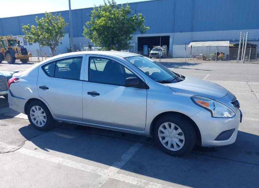 2015 Nissan Versa 1.6 S+ (VIN 3N1CN7AP1FL918826) main photo