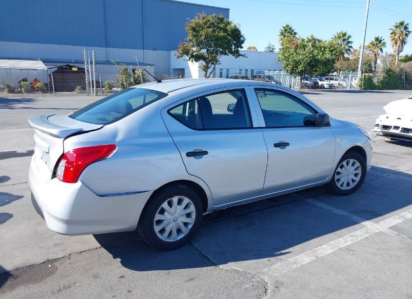 Photo 4 of 2015 Nissan Versa 1.6 S+ (VIN 3N1CN7AP1FL918826)