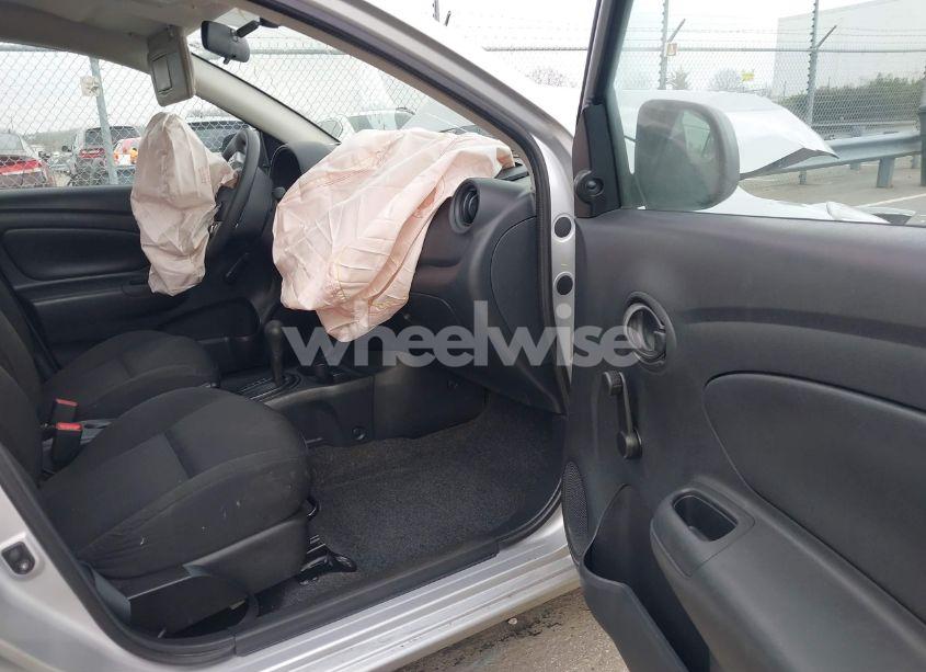 Photo 5 of 2015 Nissan Versa 1.6 S+ (VIN 3N1CN7AP1FL937263)