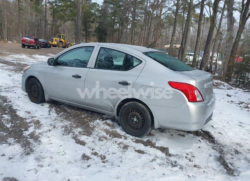 Photo 3 of 2015 Nissan Versa 1.6 S (VIN 3N1CN7AP1FL943628)