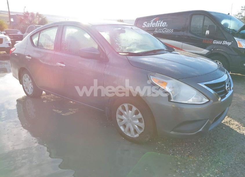 2016 Nissan Versa 1.6 SV (VIN 3N1CN7AP1GL882220) main photo