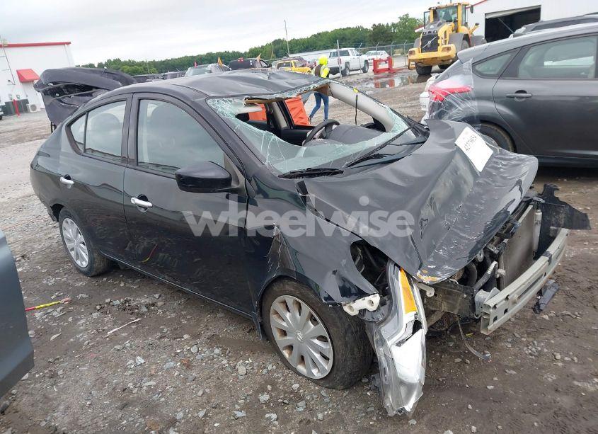 2017 Nissan Versa 1.6 SV (VIN 3N1CN7AP1HL822407) main photo