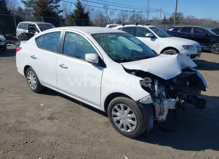 2018 Nissan Versa 1.6 SV (VIN 3N1CN7AP1JK411813) main photo