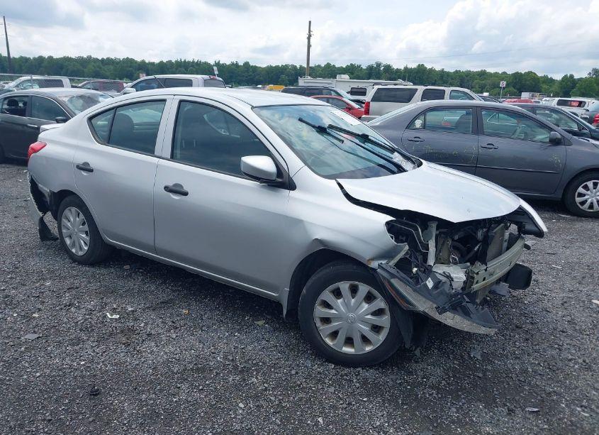 2018 Nissan Versa 1.6 S+ (VIN 3N1CN7AP1JL818119) main photo