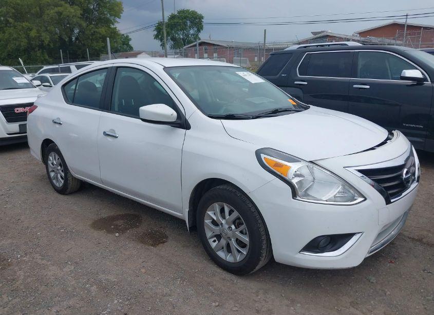 2018 Nissan Versa 1.6 SV (VIN 3N1CN7AP1JL862900) main photo