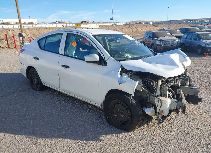 2018 Nissan Versa 1.6 S+ (VIN 3N1CN7AP1JL863710) main photo