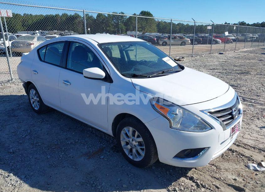 2018 Nissan Versa 1.6 SV (VIN 3N1CN7AP1JL867983) main photo