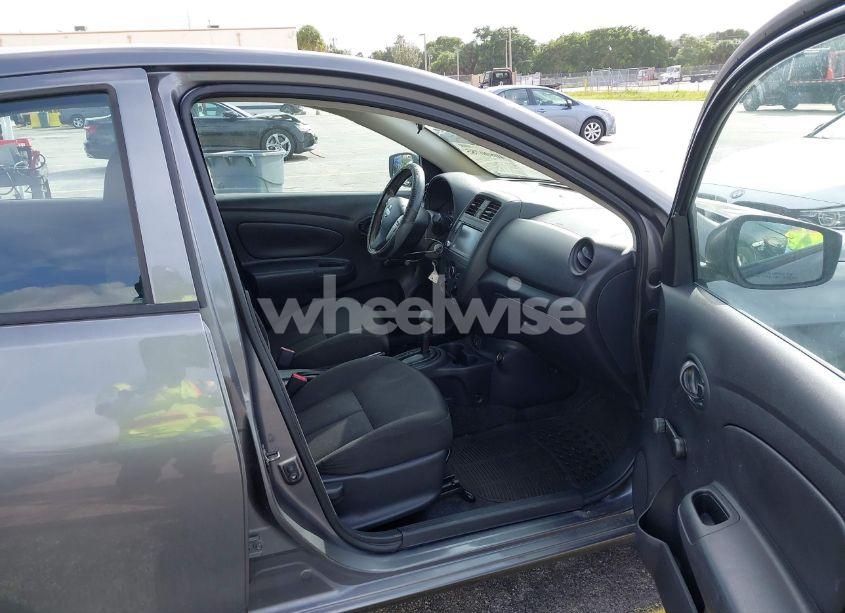 Photo 5 of 2019 Nissan Versa 1.6 S+ (VIN 3N1CN7AP1KL817747)