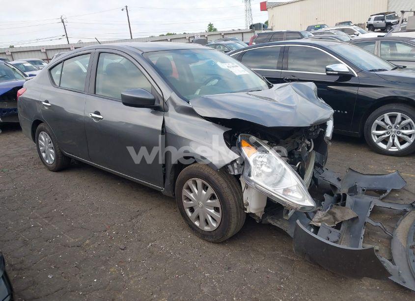 2019 Nissan Versa 1.6 SV (VIN 3N1CN7AP1KL869816) main photo