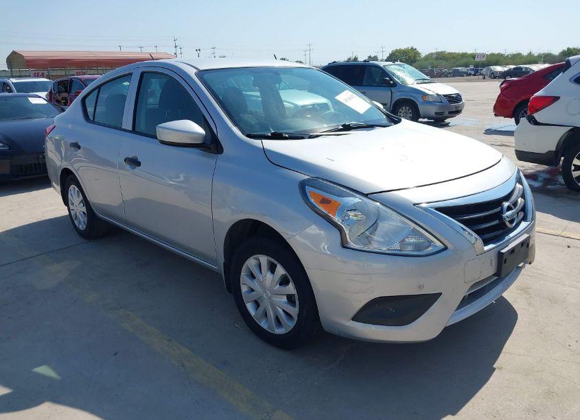 2019 Nissan Versa 1.6 S (VIN 3N1CN7AP1KL879441) main photo