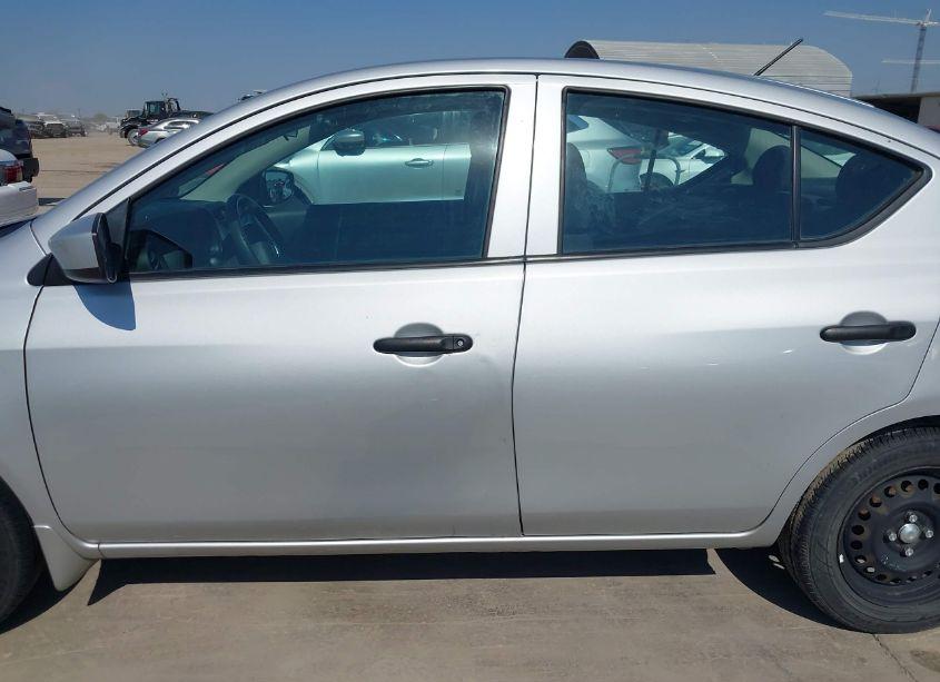 Photo 14 of 2019 Nissan Versa 1.6 S (VIN 3N1CN7AP1KL879441)