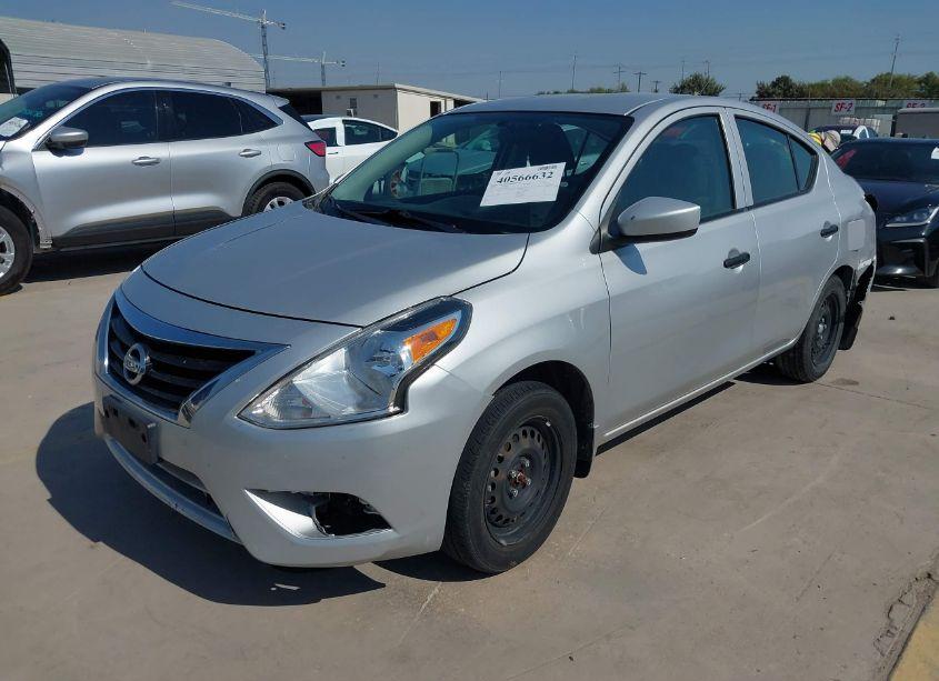 Photo 2 of 2019 Nissan Versa 1.6 S (VIN 3N1CN7AP1KL879441)