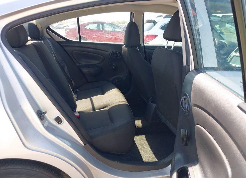 Photo 8 of 2019 Nissan Versa 1.6 S (VIN 3N1CN7AP1KL879441)