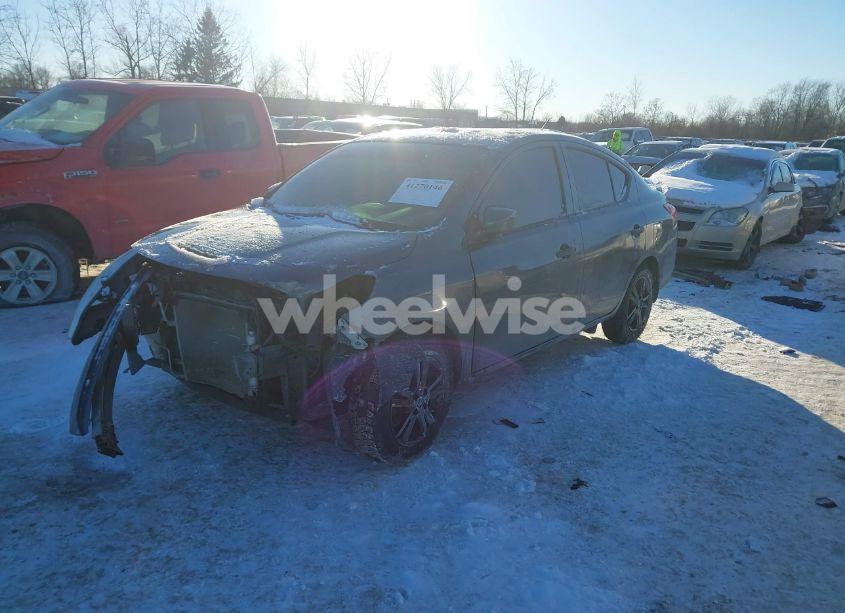 Photo 2 of 2019 Nissan Versa 1.6 S+ (VIN 3N1CN7AP1KL880461)