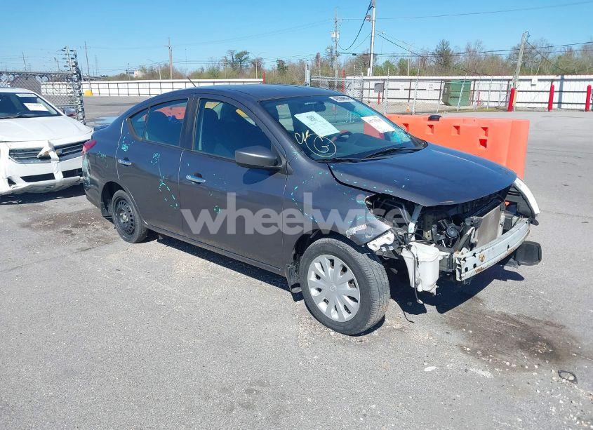 2019 Nissan Versa 1.6 SV (VIN 3N1CN7AP1KL881397) main photo