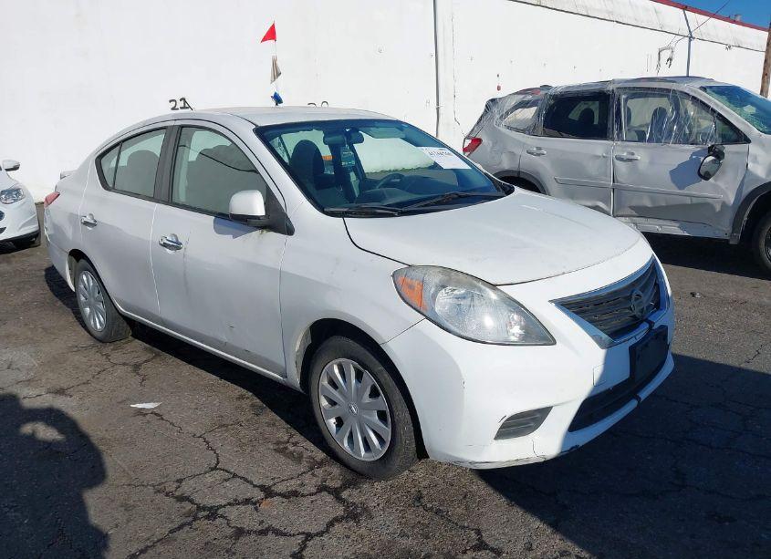 2013 Nissan Versa 1.6 SV (VIN 3N1CN7AP2DL881430) main photo
