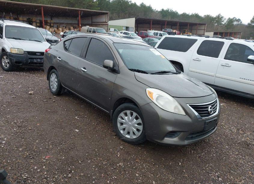 2013 Nissan Versa 1.6 SV (VIN 3N1CN7AP2DL883744) main photo