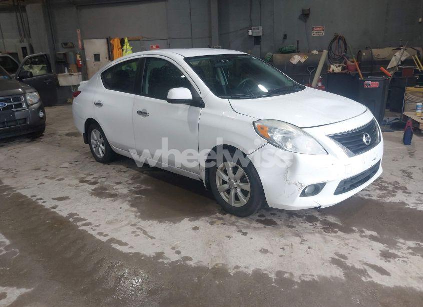 2013 Nissan Versa 1.6 SL (VIN 3N1CN7AP2DL884635) main photo