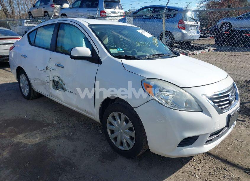 2014 Nissan Versa 1.6 SV (VIN 3N1CN7AP2EL820323) main photo