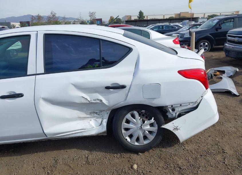 Photo 11 of 2015 Nissan Versa (VIN 3N1CN7AP2FL817245)