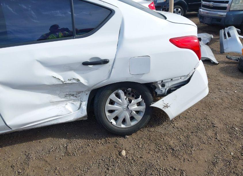 Photo 6 of 2015 Nissan Versa (VIN 3N1CN7AP2FL817245)