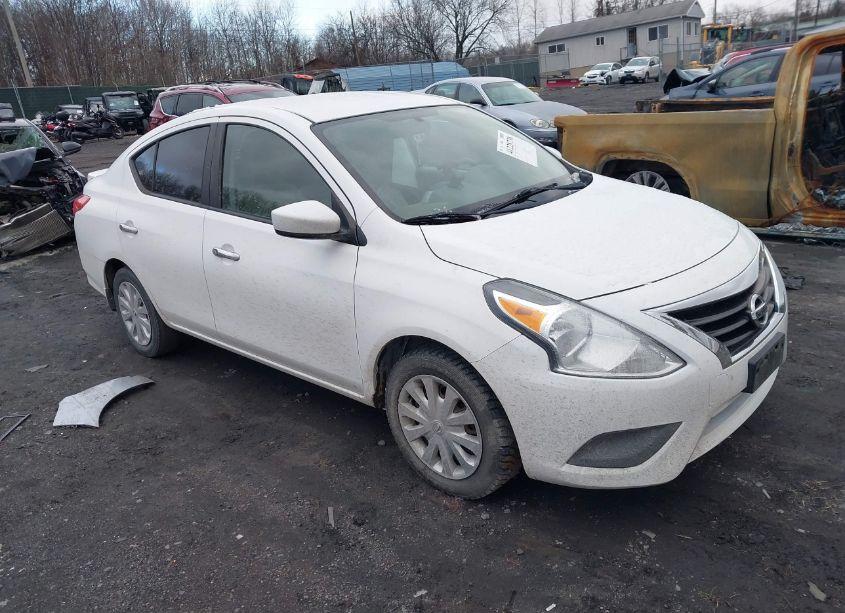 2015 Nissan Versa 1.6 SV (VIN 3N1CN7AP2FL835597) main photo