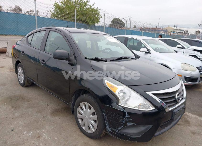 2015 Nissan Versa 1.6 S (VIN 3N1CN7AP2FL845918) main photo