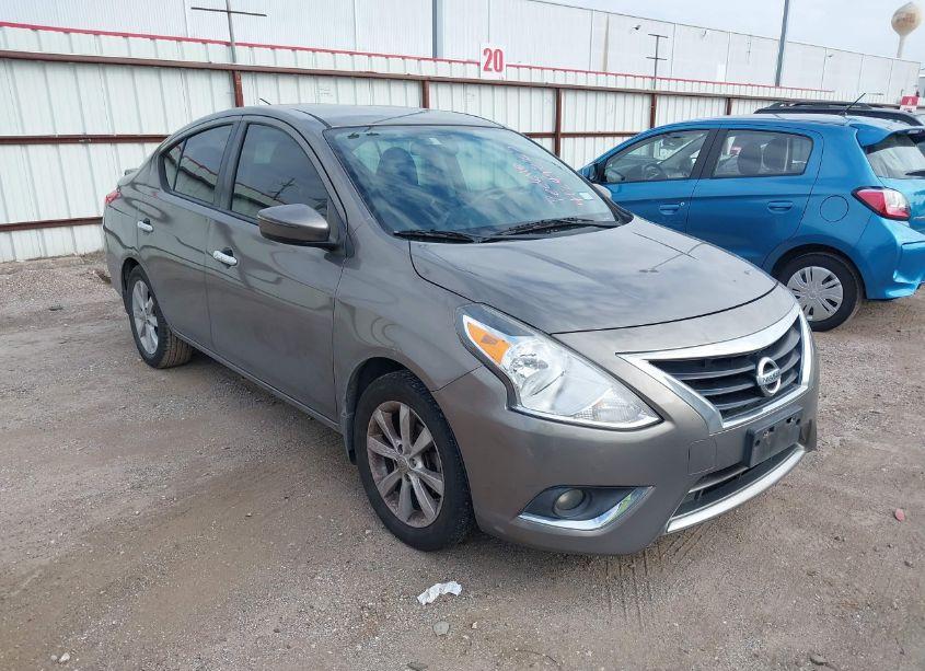 2015 Nissan Versa 1.6 SL (VIN 3N1CN7AP2FL864114) main photo