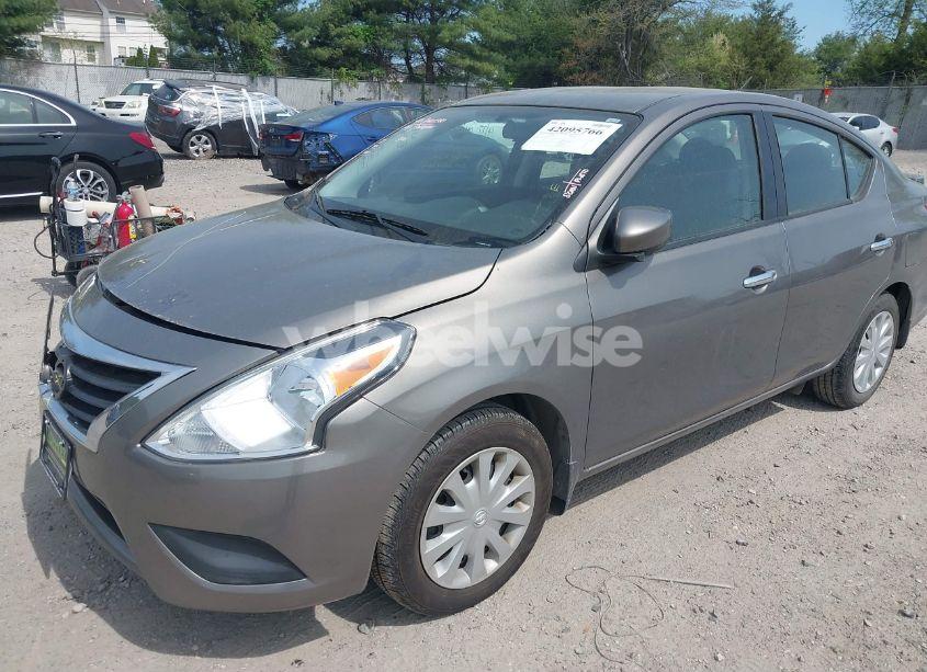 Photo 2 of 2015 Nissan Versa 1.6 SV (VIN 3N1CN7AP2FL947350)