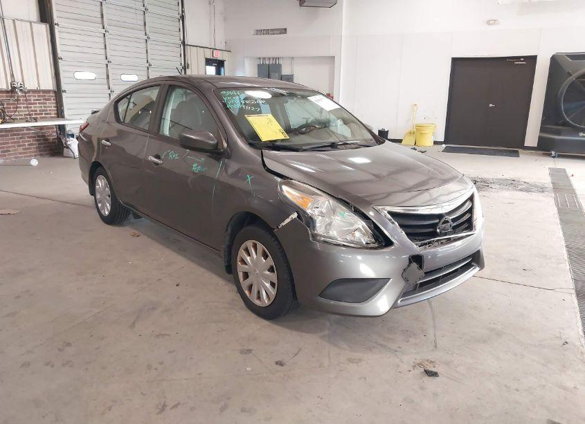 2016 Nissan Versa 1.6 SV (VIN 3N1CN7AP2GL821121) main photo