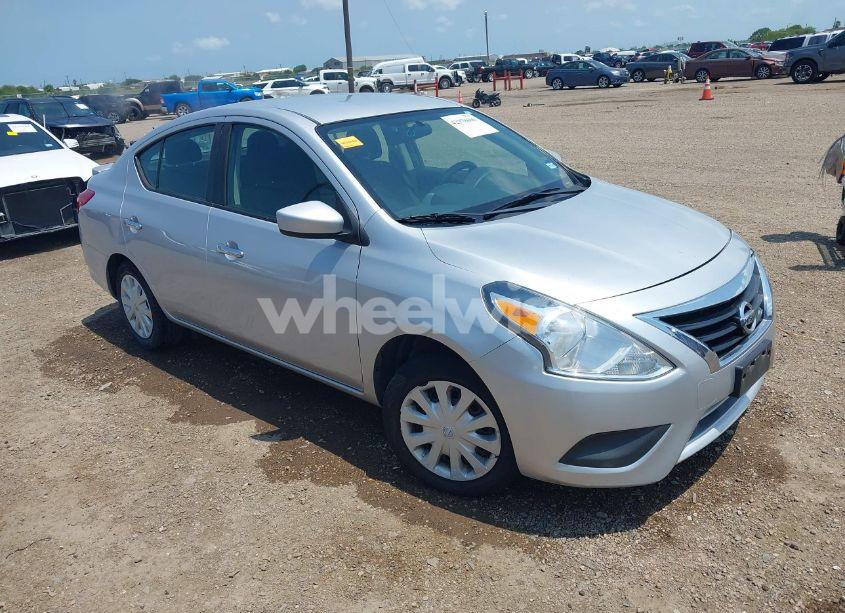 2017 Nissan Versa 1.6 SV (VIN 3N1CN7AP2HK450243) main photo