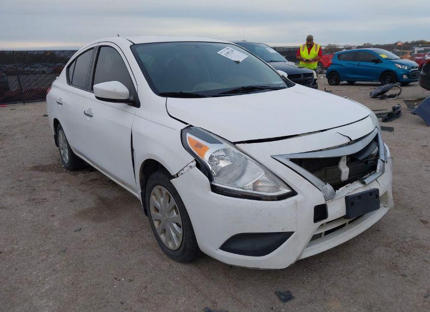 2017 Nissan Versa 1.6 SV (VIN 3N1CN7AP2HL823257) main photo