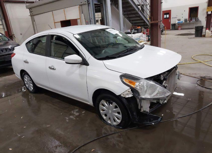 2018 Nissan Versa 1.6 SV (VIN 3N1CN7AP2JL800938) main photo