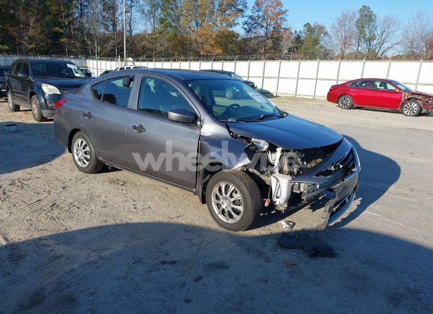 2018 Nissan Versa 1.6 S+ (VIN 3N1CN7AP2JL814113) main photo