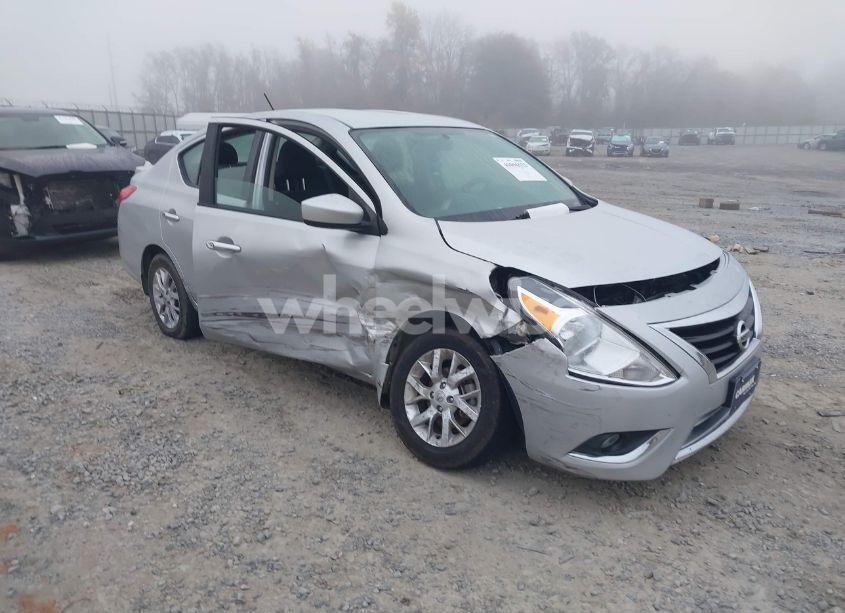 2018 Nissan Versa 1.6 SV (VIN 3N1CN7AP2JL815651) main photo
