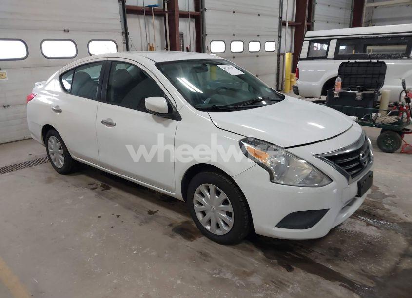 2019 Nissan Versa 1.6 SV (VIN 3N1CN7AP2KL827865) main photo