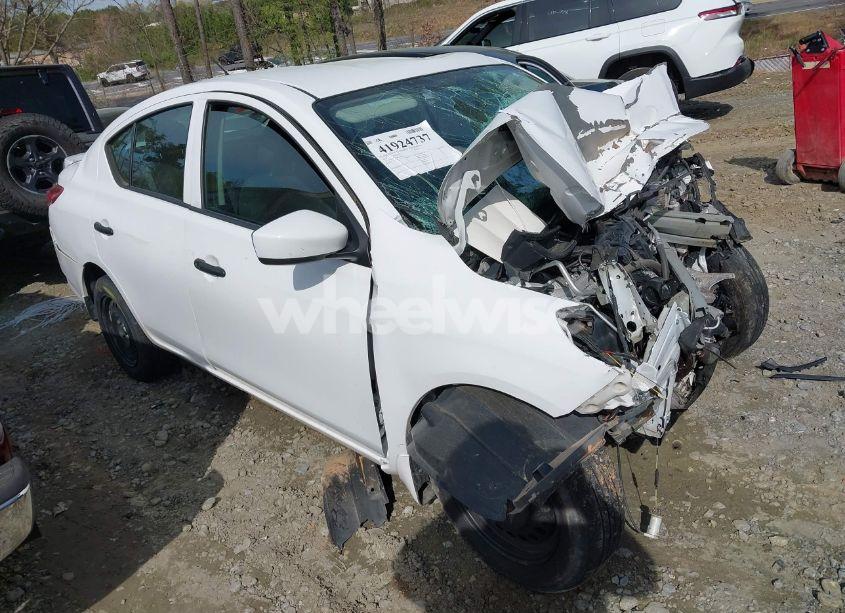 2019 Nissan Versa 1.6 S+ (VIN 3N1CN7AP2KL836615) main photo