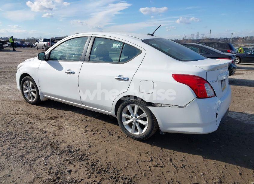 Photo 3 of 2015 Nissan Versa 1.6 SL (VIN 3N1CN7AP3FL802026)