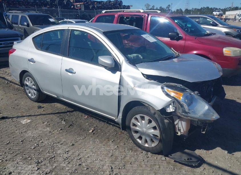 2015 Nissan Versa 1.6 SV (VIN 3N1CN7AP3FL870228) main photo