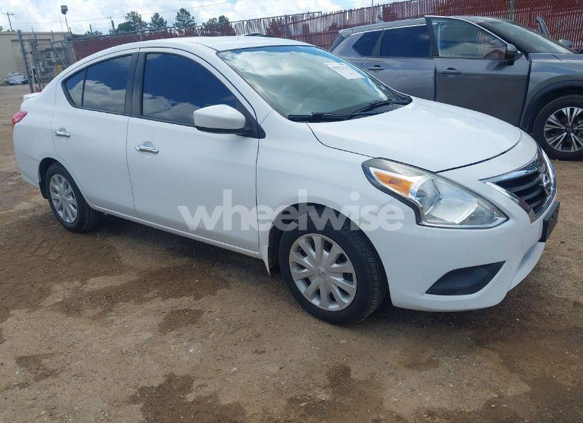 2015 Nissan Versa 1.6 SV (VIN 3N1CN7AP3FL906886) main photo