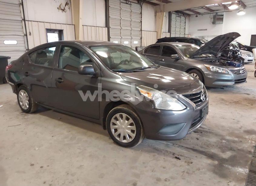 2015 Nissan Versa 1.6 S (VIN 3N1CN7AP3FL924014) main photo