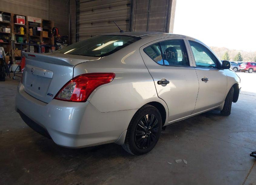 Photo 4 of 2015 Nissan Versa 1.6 S+ (VIN 3N1CN7AP3FL938138)